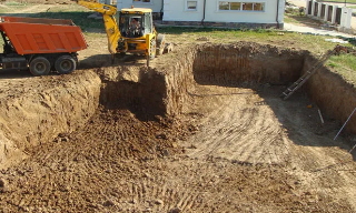 Рытье котлованов под фундамент в Рыбинске – цена от 2602 руб. за м3 | 2Землекопа-Рбн